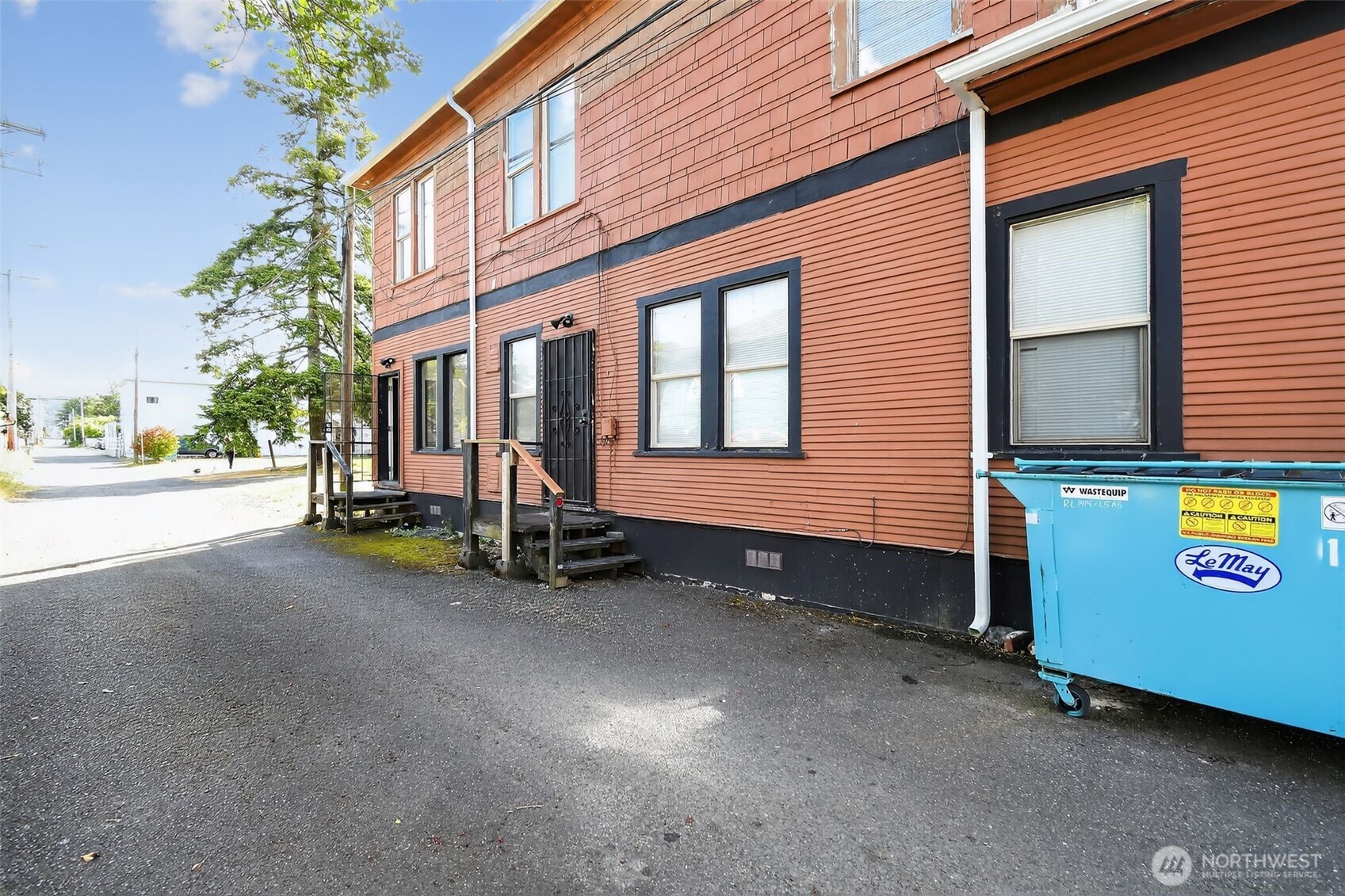 208 North M Street Aberdeen, WA 98520 - Photo 15 of 18 a view of a house with street