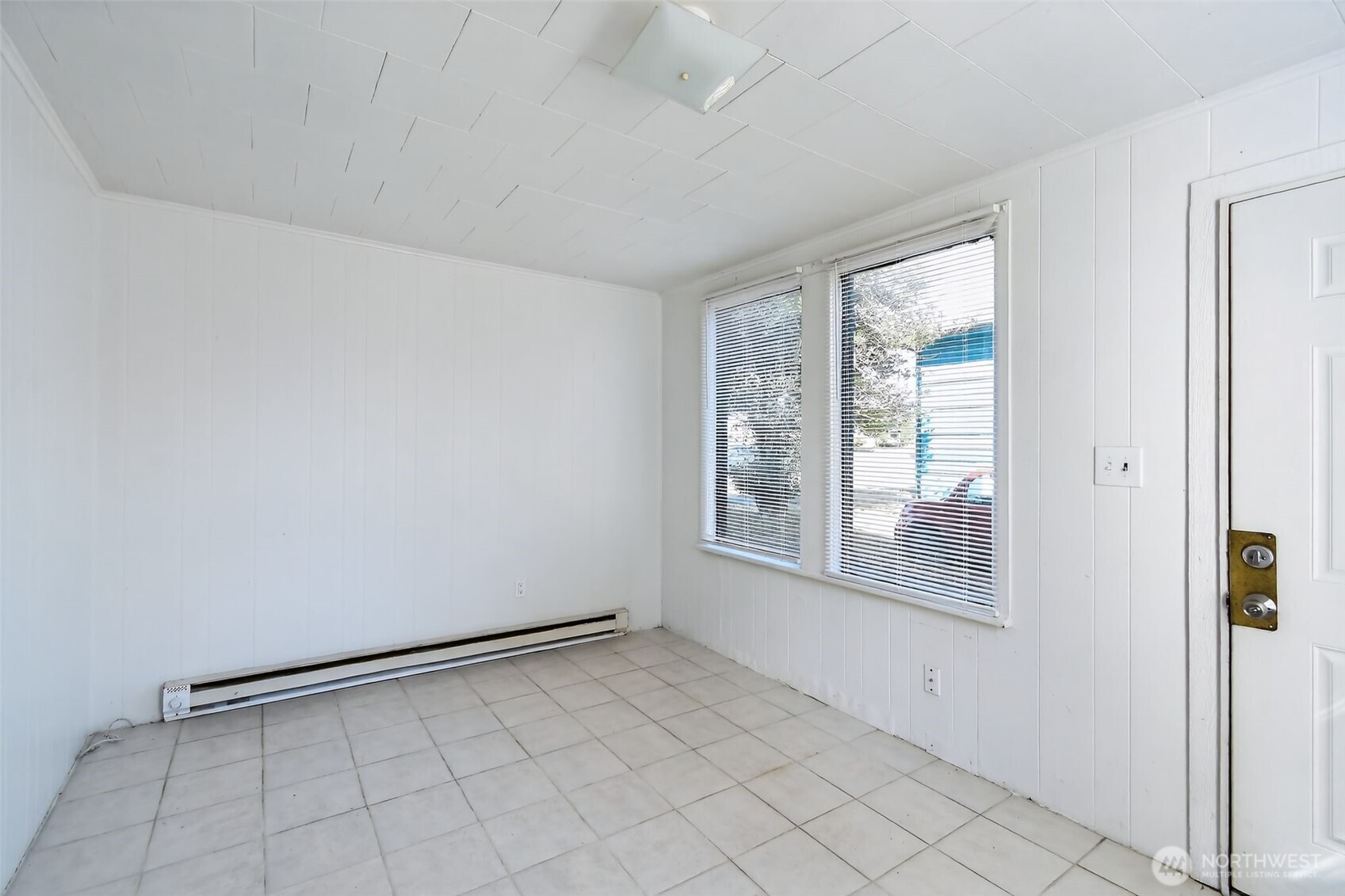 208 North M Street Aberdeen, WA 98520 - Photo 5 of 18 a view of an empty room with a window