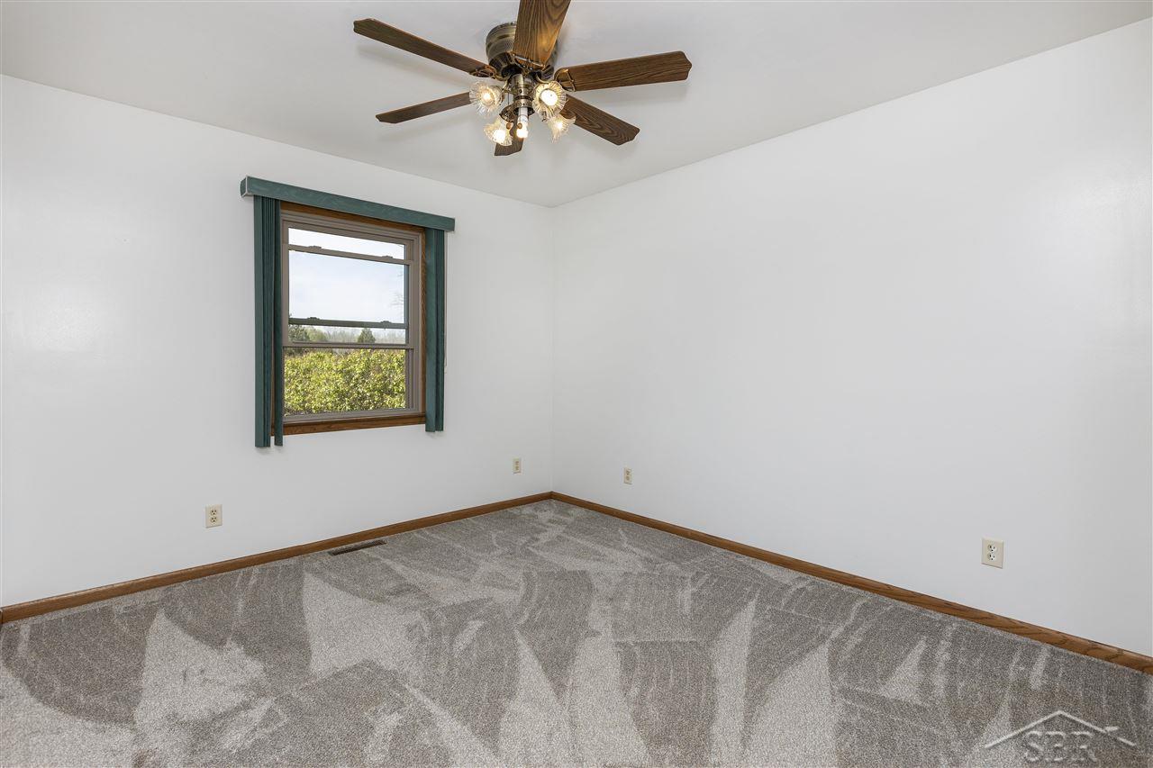 9898 North River Road Freeland, MI 48623 - Photo 12 of 48