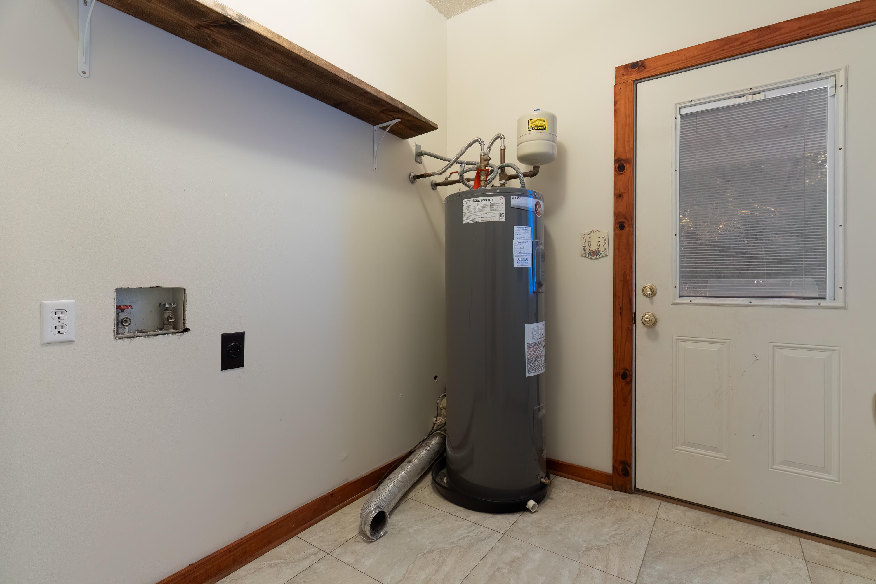 1693 Dads Road Baker, FL 32531 - Photo 33 of 78 Laundry room w laundry shoot