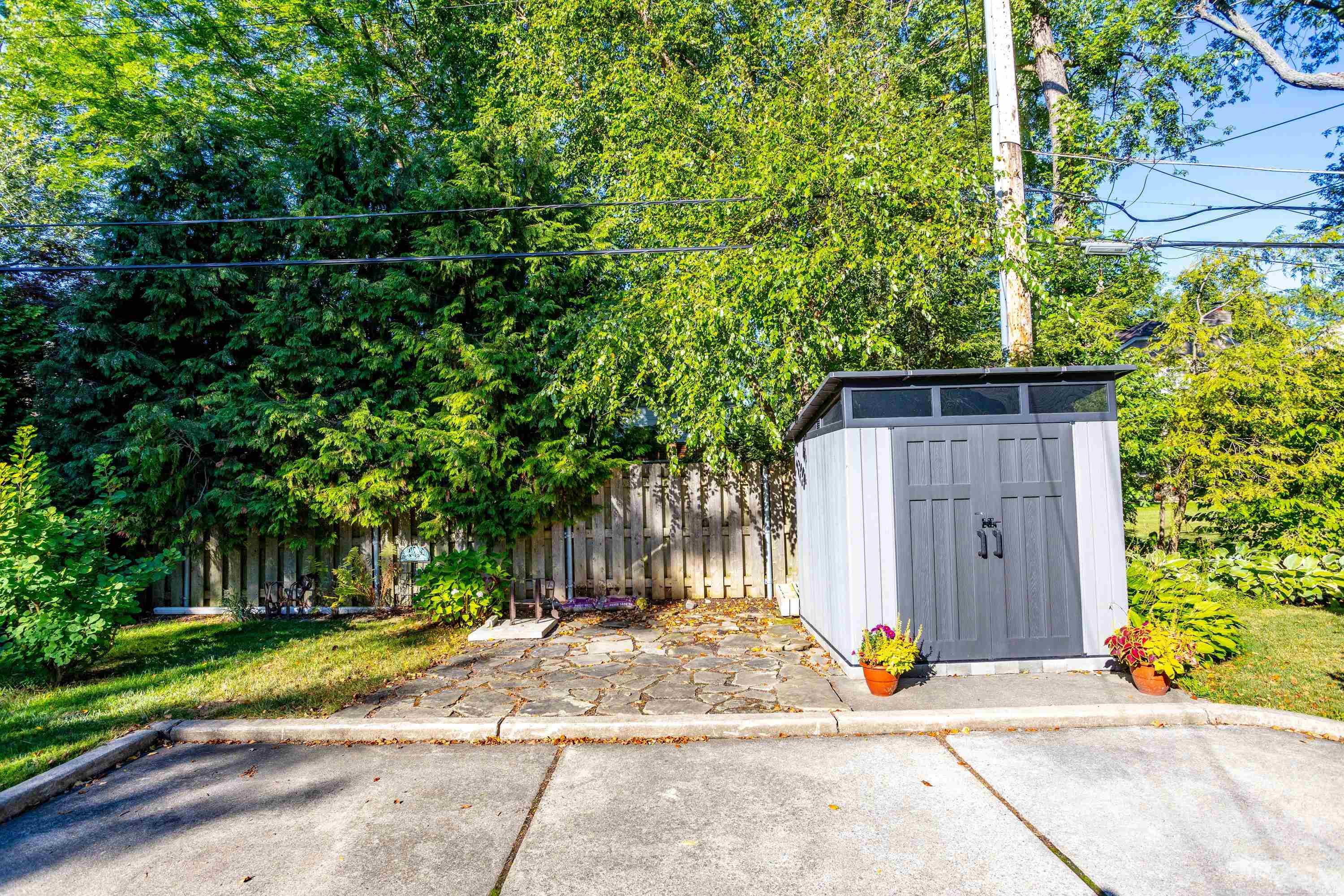1115 Whittier Road Grosse Pointe, MI 48230 - Photo 52 of 68 50086408-51.JPG