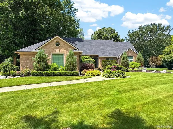 $729,000 | 6713 Aurora Drive, Troy, MI 48098