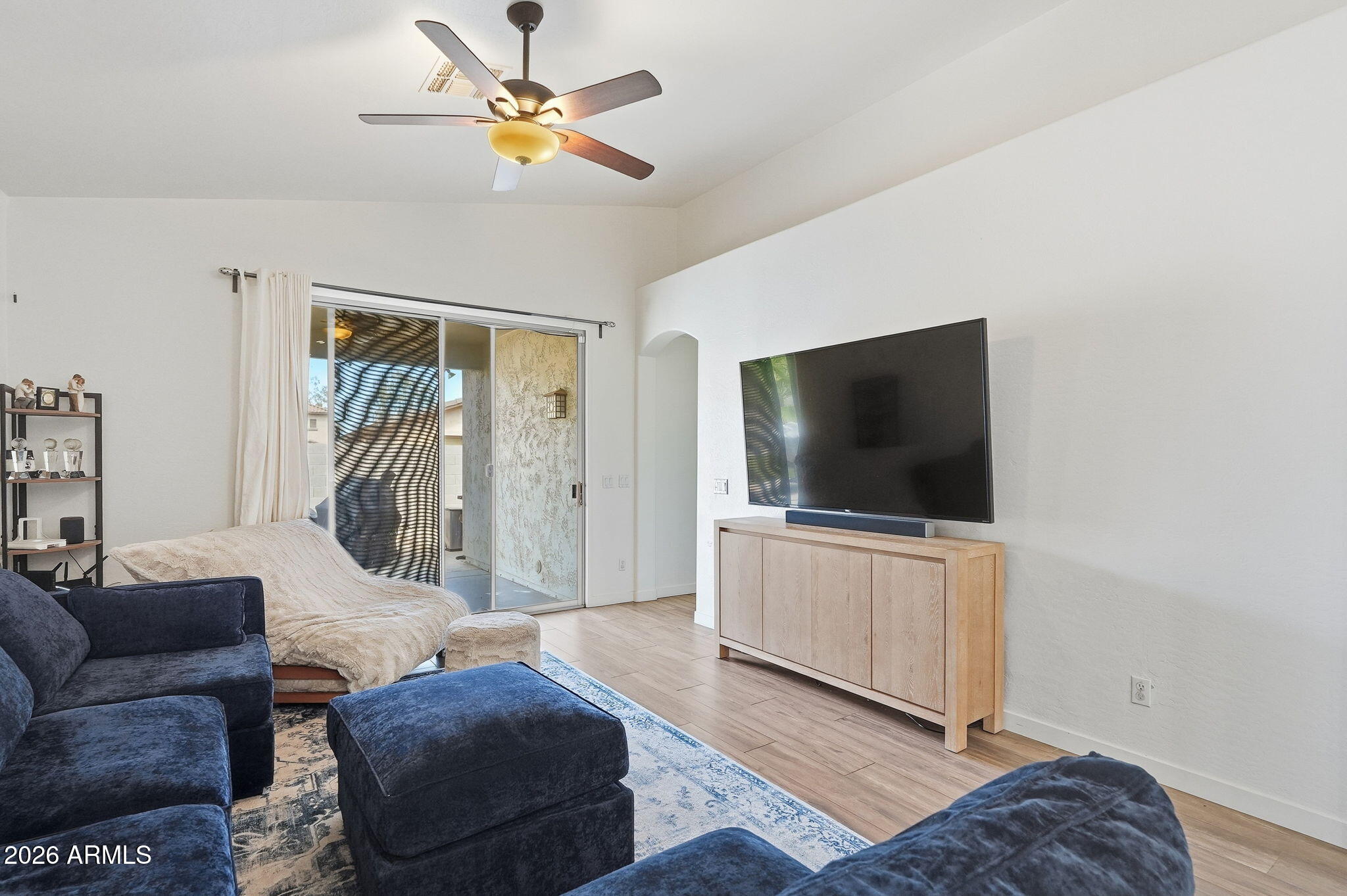 2420 East Darrel Road Phoenix, AZ 85042 - Photo 8 of 36 ListerPros_007