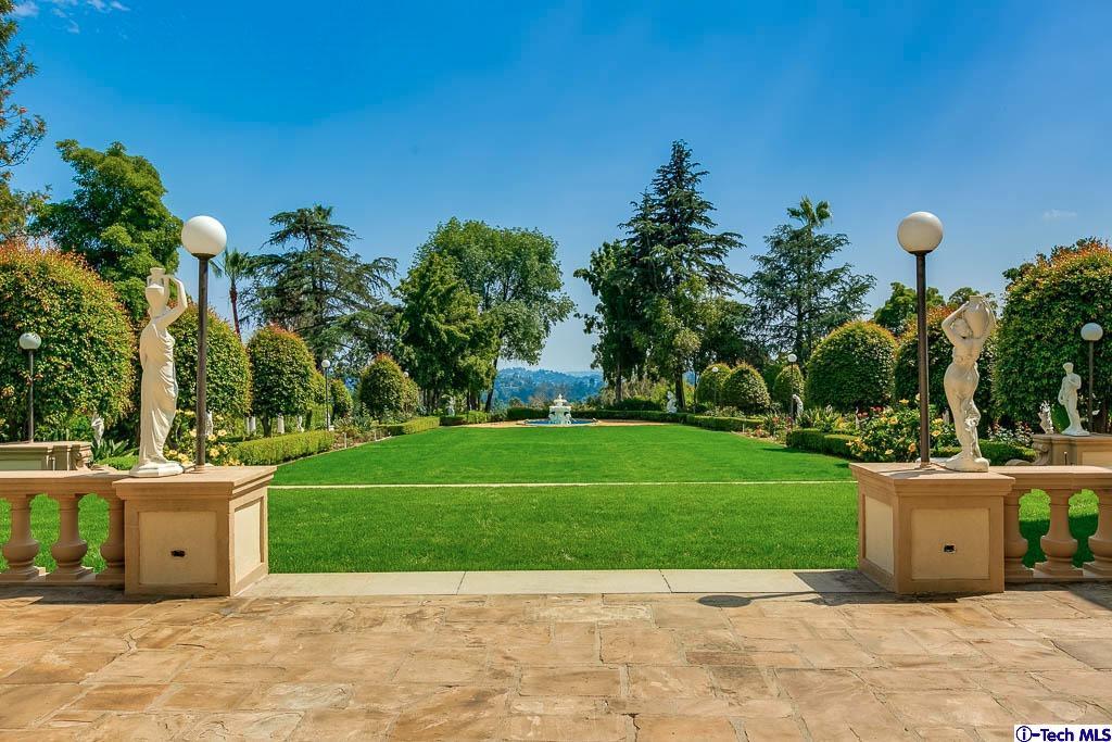 1199 Chateau Road Pasadena, CA 91105 - Photo 34 of 34 a view of a garden with plants