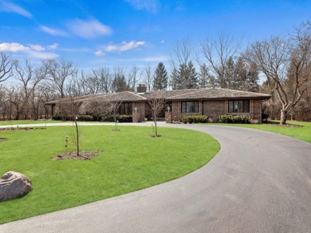 470 East Westleigh Road Lake Forest, IL 60045 - Photo 1 of 28 a view of a house with a big yard