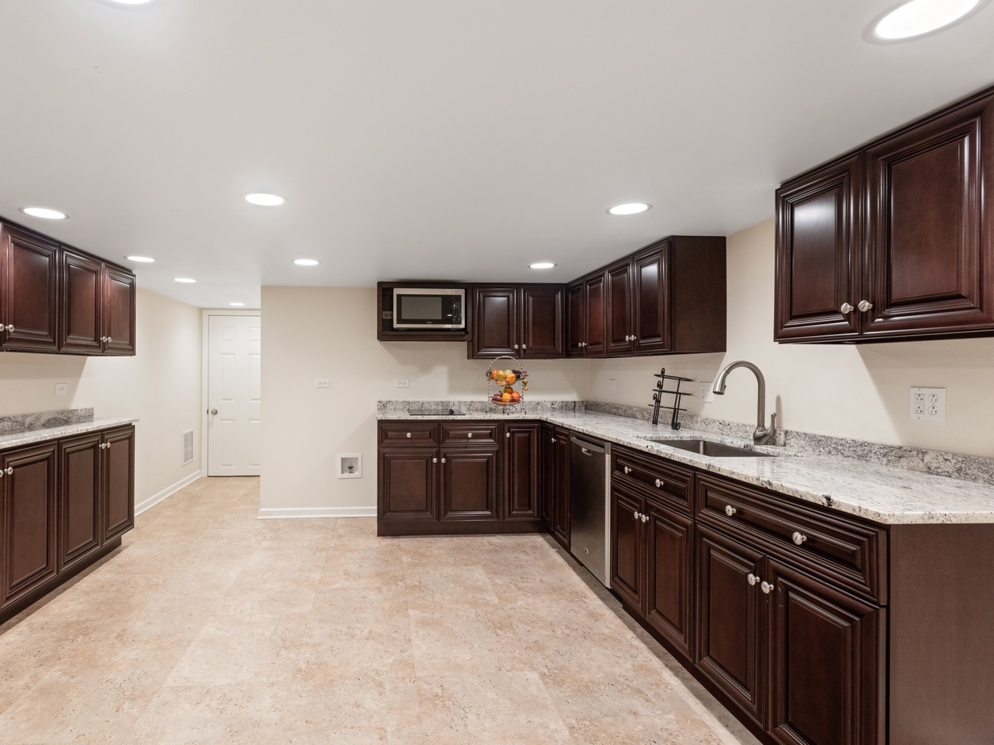 470 East Westleigh Road Lake Forest, IL 60045 - Photo 19 of 28 a large kitchen with stainless steel appliances lots of counter top space