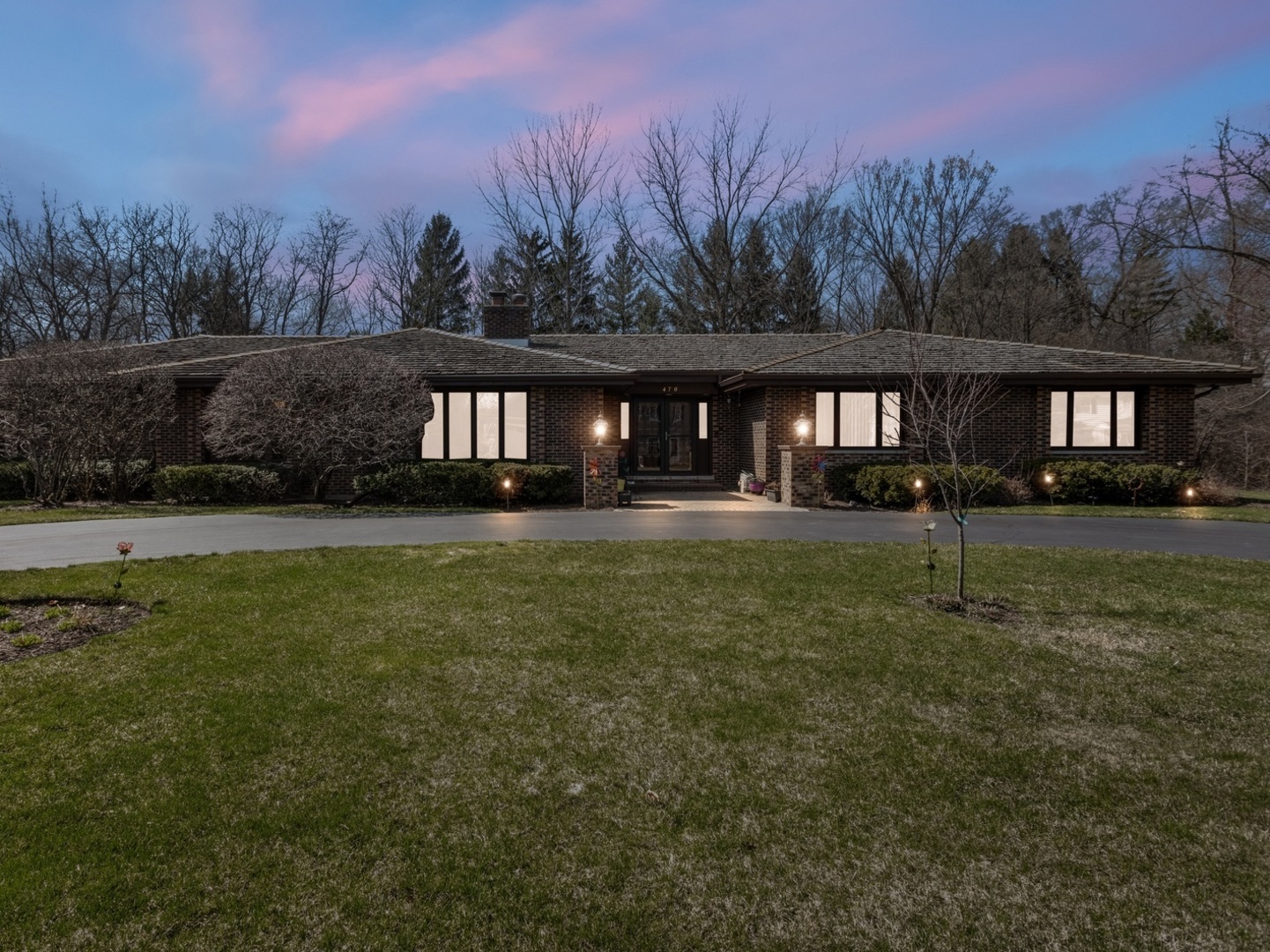 470 East Westleigh Road Lake Forest, IL 60045 - Photo 28 of 28 a front view of a house with a yard