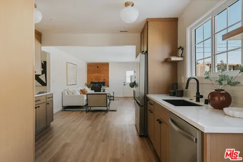 $949,995 | 3439 West 59th Place, Los Angeles, CA 90043