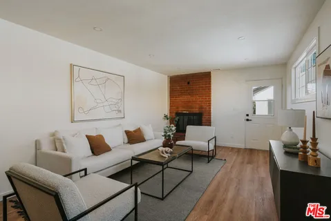 $949,995 | 3439 West 59th Place, Los Angeles, CA 90043