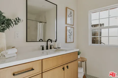 $949,995 | 3439 West 59th Place, Los Angeles, CA 90043