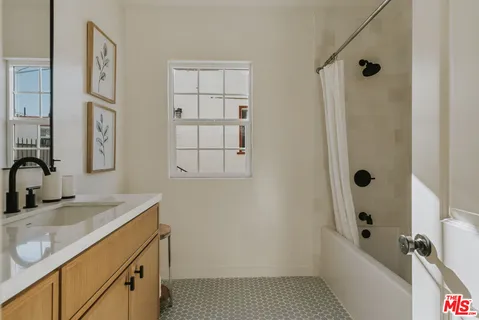 $949,995 | 3439 West 59th Place, Los Angeles, CA 90043