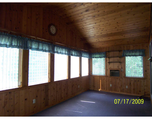54 Dennis Street Springfield, MA 01118 - Photo 12 of 16
