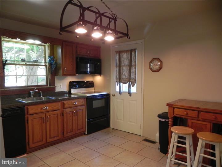 112 Old Point Road Wilmington, DE 19803 - Photo 4 of 20 Kitchen