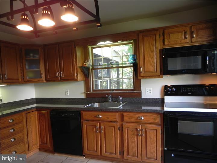 112 Old Point Road Wilmington, DE 19803 - Photo 5 of 20 Kitchen