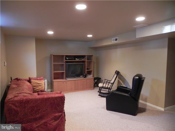 112 Old Point Road Wilmington, DE 19803 - Photo 8 of 20 Family Room