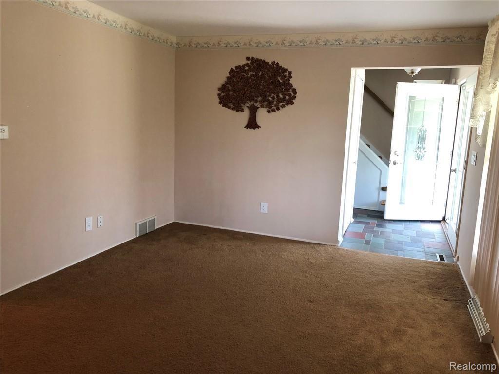 4311 East Cook Road Grand Blanc, MI 48439 - Photo 14 of 21 Large Living Room!