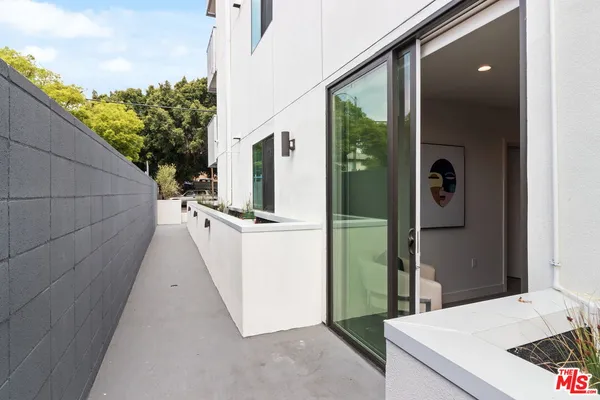 $2,850 | 132 Rosemont Avenue, Unit 101, Los Angeles, CA 90026