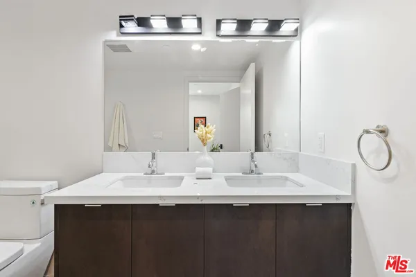 $2,850 | 132 Rosemont Avenue, Unit 101, Los Angeles, CA 90026