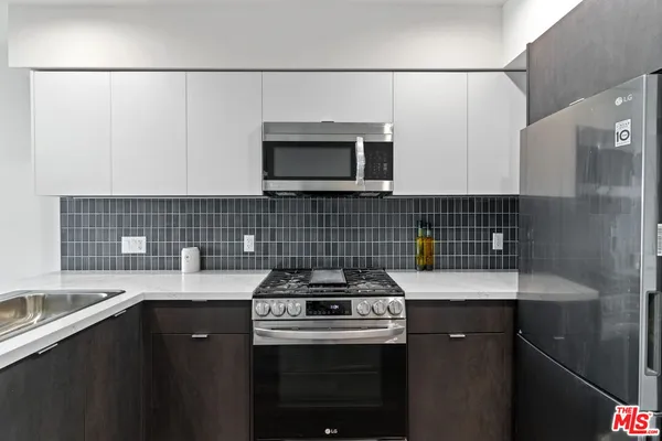 $2,850 | 132 Rosemont Avenue, Unit 101, Los Angeles, CA 90026
