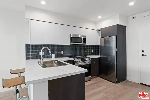 $2,850 | 132 Rosemont Avenue, Unit 101, Los Angeles, CA 90026