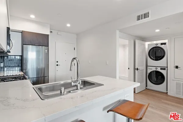$2,850 | 132 Rosemont Avenue, Unit 101, Los Angeles, CA 90026