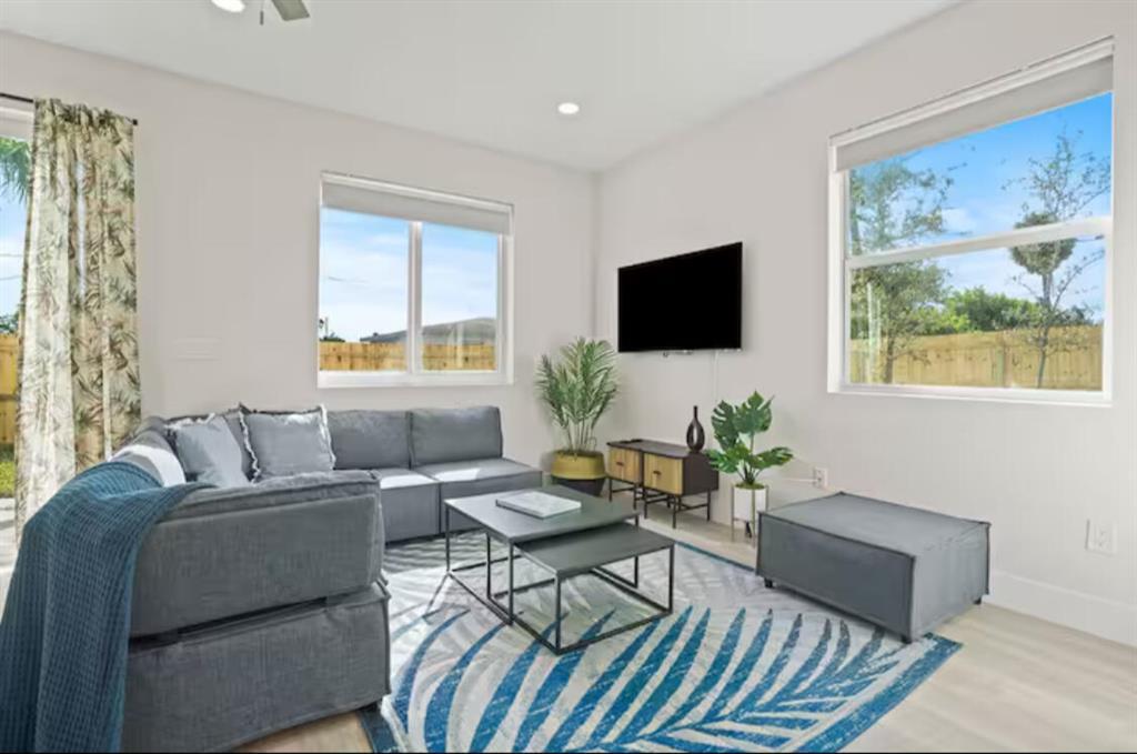 1547 West 26th Court, Unit 2 Riviera Beach, FL 33404 - Photo 9 of 18 family room