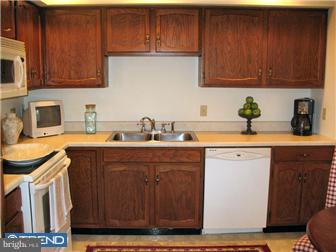 300 Valley Stream Lane Wayne, PA 19087 - Photo 9 of 12