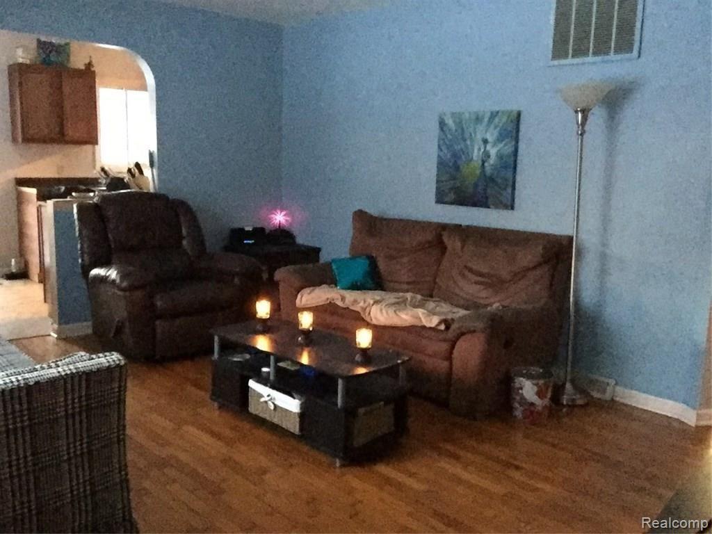 1279 Rae Street Mount Morris, MI 48458 - Photo 4 of 14 IMG_0418.JPG