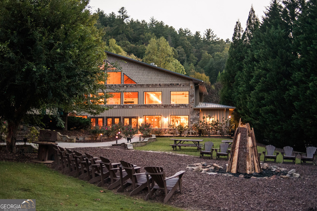 a view of a house with backyard and sitting area