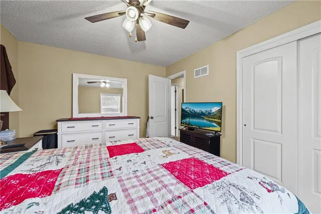 $325,000 | 2401 London Drive, Blue Springs, MO 64015