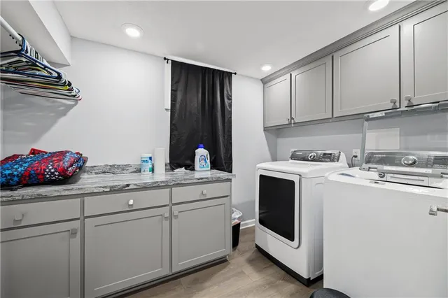 $325,000 | 2401 London Drive, Blue Springs, MO 64015