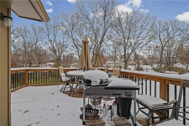 $325,000 | 2401 London Drive, Blue Springs, MO 64015