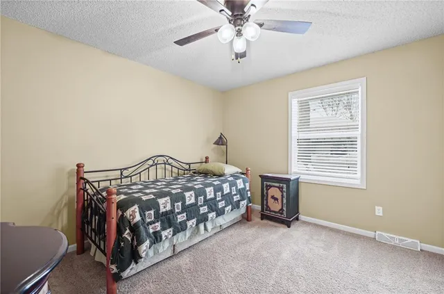 $325,000 | 2401 London Drive, Blue Springs, MO 64015