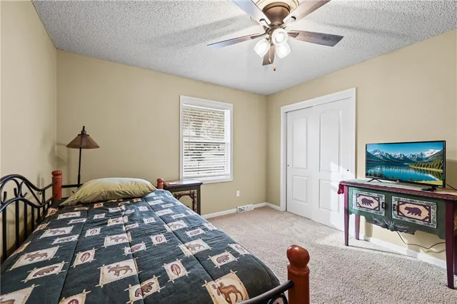 $325,000 | 2401 London Drive, Blue Springs, MO 64015