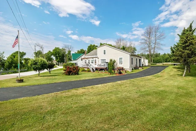 $369,000 | 423 East Alburgh Road, Alburgh, VT 05440