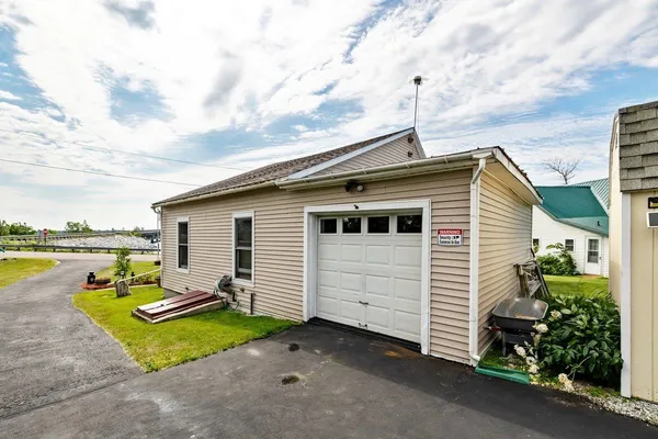 $339,900 | 423 East Alburgh Road, Alburgh, VT 05440