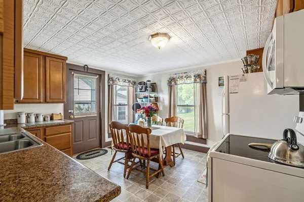 $339,900 | 423 East Alburgh Road, Alburgh, VT 05440