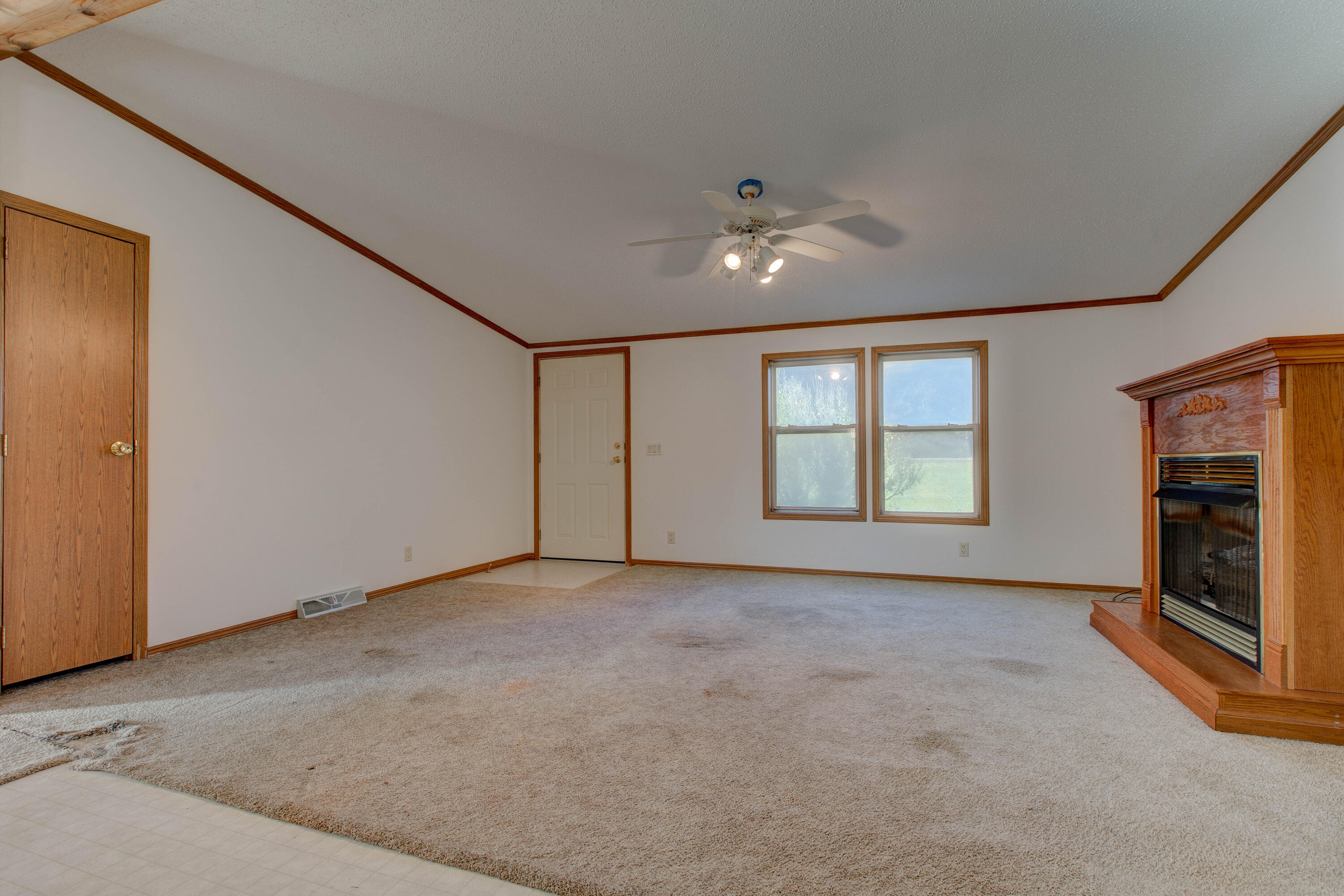 1050 Hatton Creek Road Stanton, KY 40380 - Photo 4 of 28 Living Room