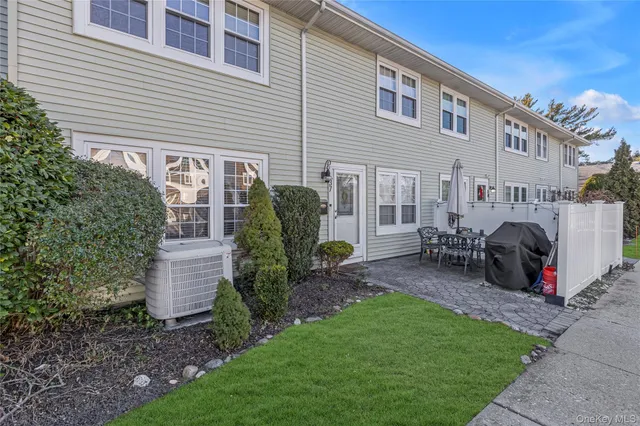 $549,000 | 37 Whalers Cove Drive, Unit 37, Babylon, NY 11702