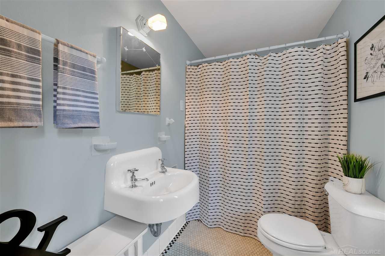 1237 Harvard Road Grosse Pointe, MI 48230 - Photo 25 of 39 50059773-24.JPG