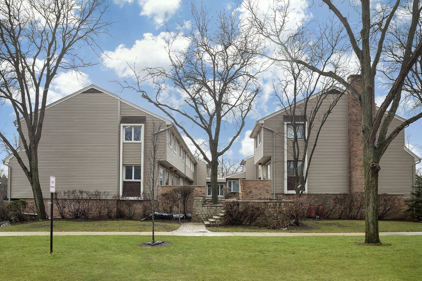 1150 Meadow Road Northbrook, IL 60062 - Photo 2 of 17 Gallery Image 2