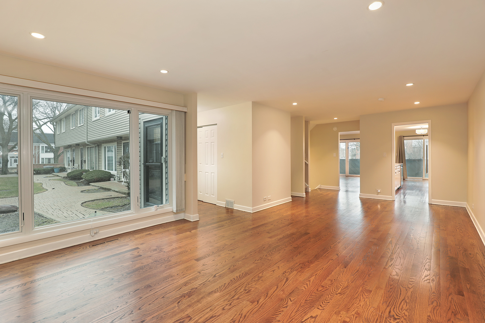 1150 Meadow Road Northbrook, IL 60062 - Photo 4 of 17 Gallery Image 4