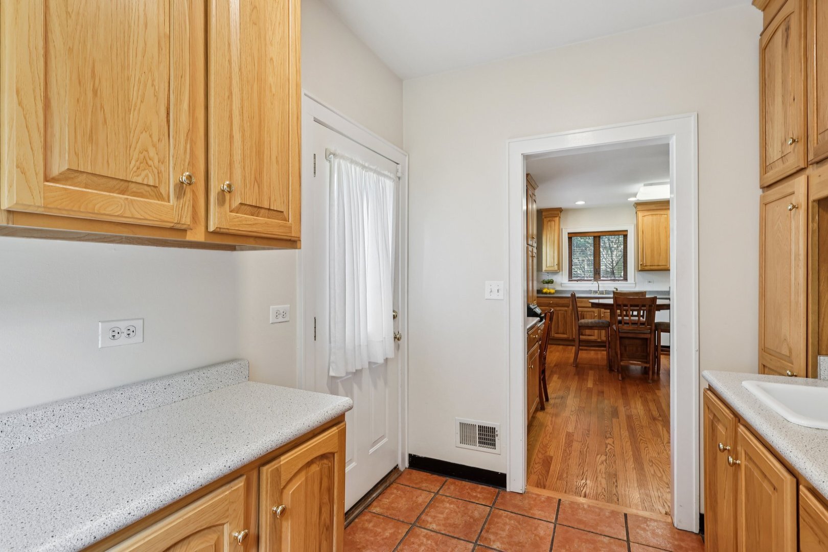 1531 Lincoln Street Evanston, IL 60201 - Photo 14 of 53