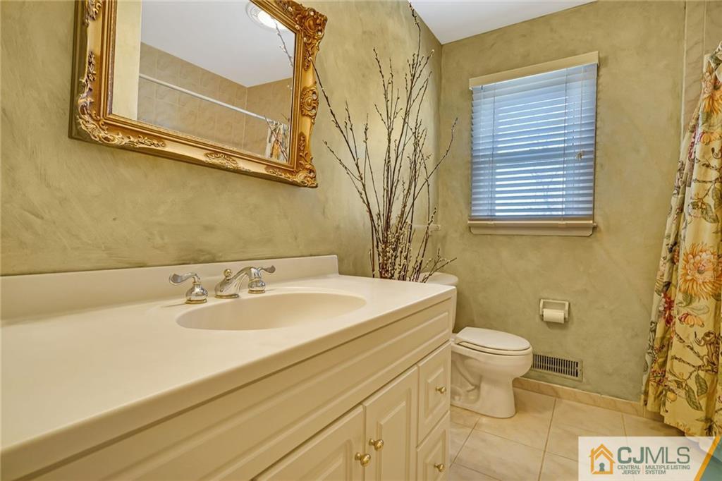 10 Winton Road East Brunswick, NJ 08816 - Photo 14 of 25 Gallery Image 14