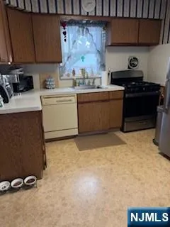 $499,000 | 300 John Ochs Drive, Saddle Brook, NJ 07663