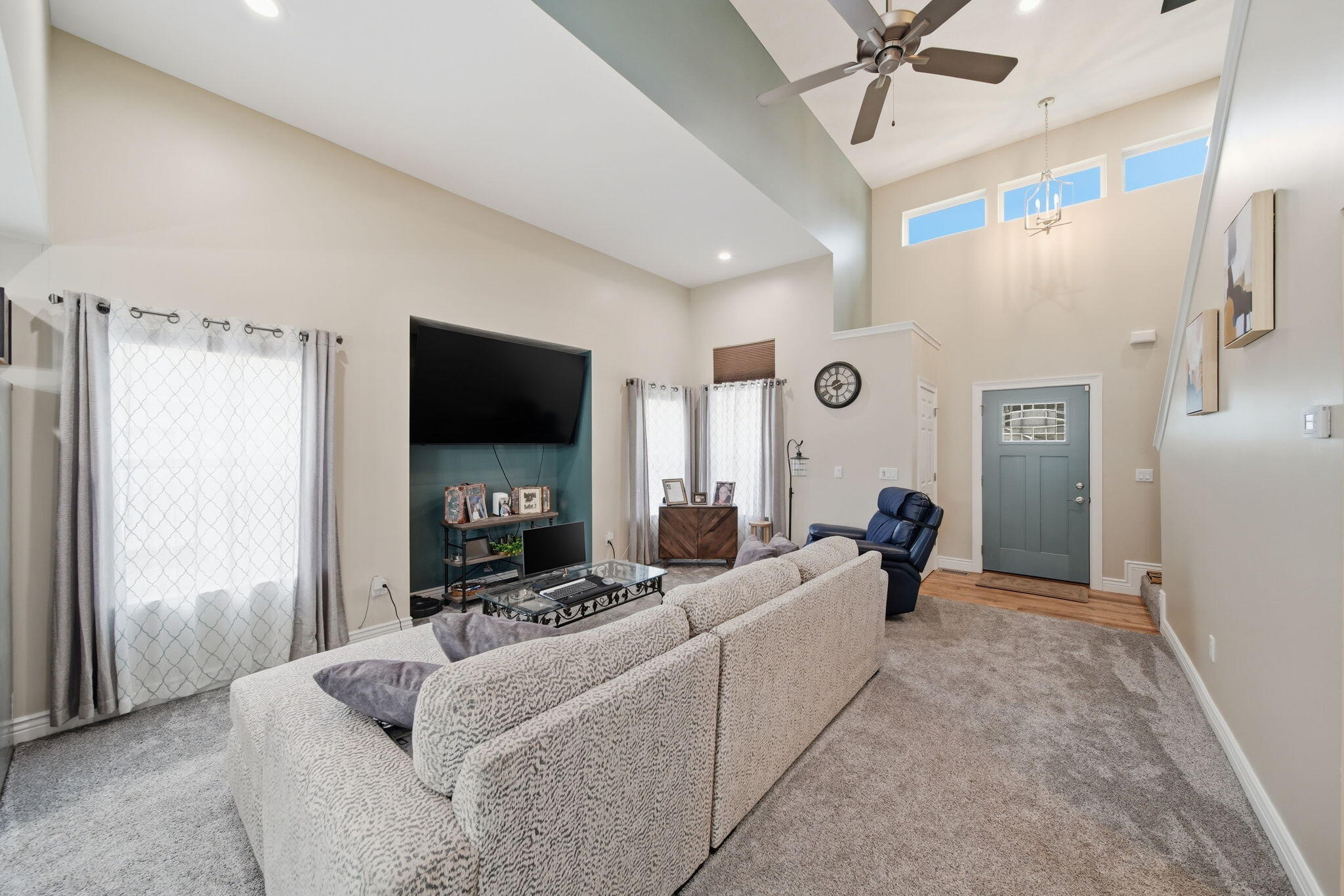 5178 Stone River Road Jackson, MI 49201 - Photo 21 of 41 Living Room