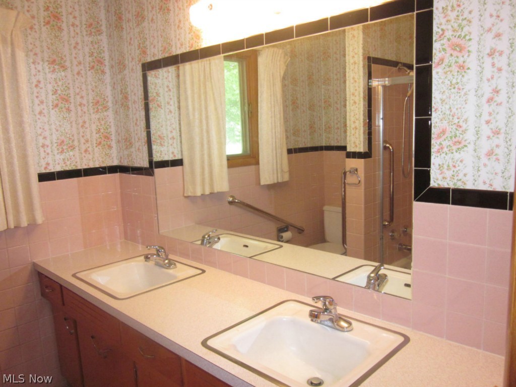 1227 South Hametown Road Akron, OH 44321 - Photo 9 of 18