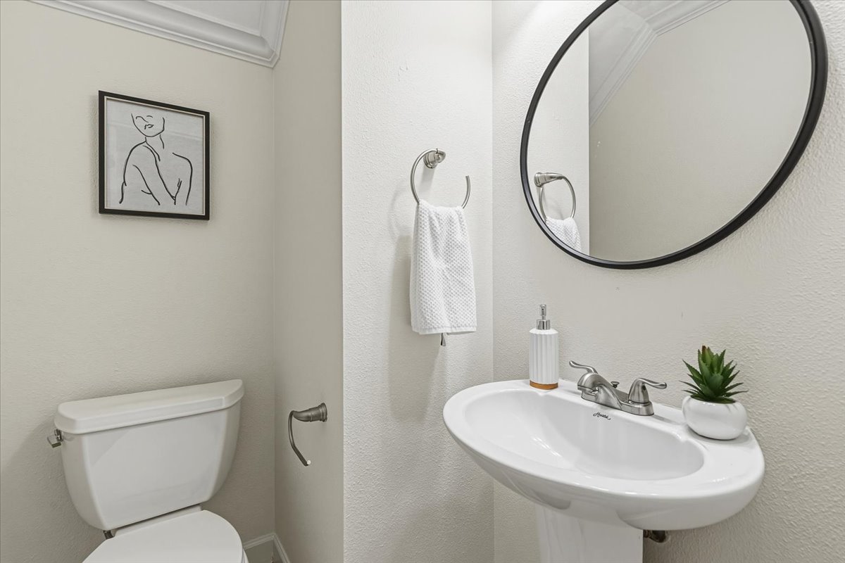 8103 Red Rock Cove Austin, TX 78749 - Photo 27 of 33 a bathroom with a toilet a sink and a mirror