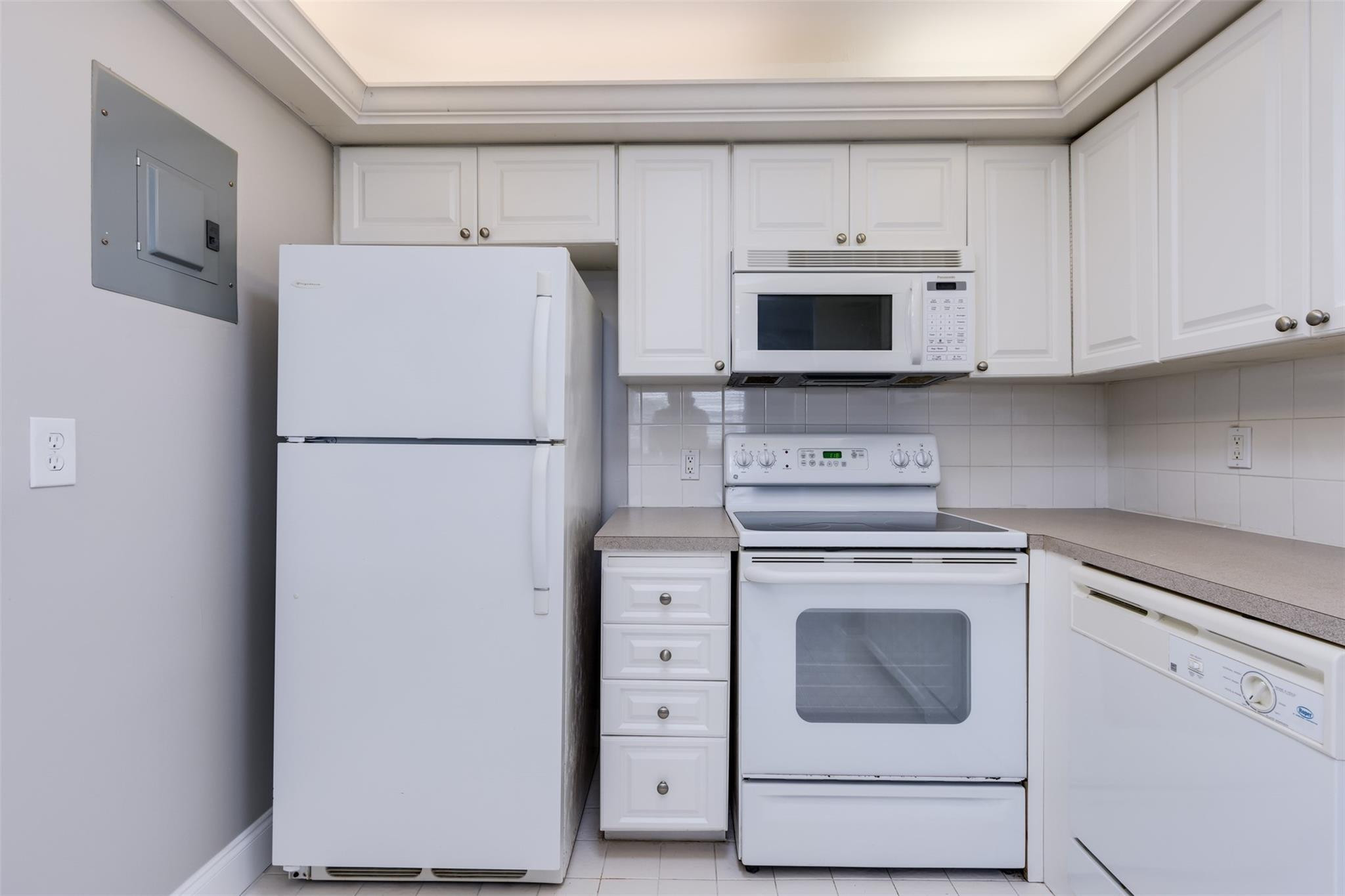 346 Monaco Way, Unit 346 Delray Beach, FL 33446 - Photo 8 of 33 Photo 8