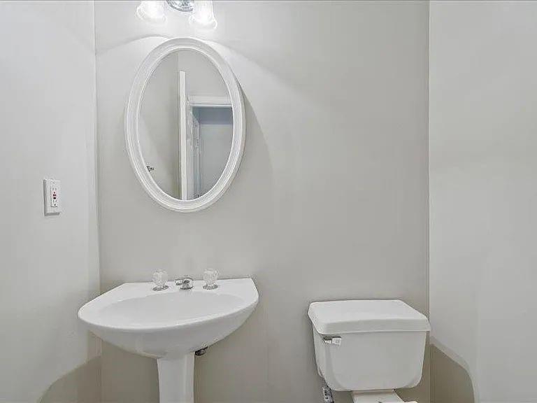 4382 Oakleaf Cove Decatur, GA 30034 - Photo 22 of 27 a bathroom with a toilet a sink and a mirror